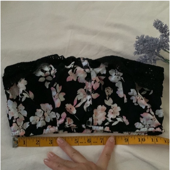 Kendall & Kylie bandeau crop top, button and lace detail, black floral, size M - Picture 5 of 8